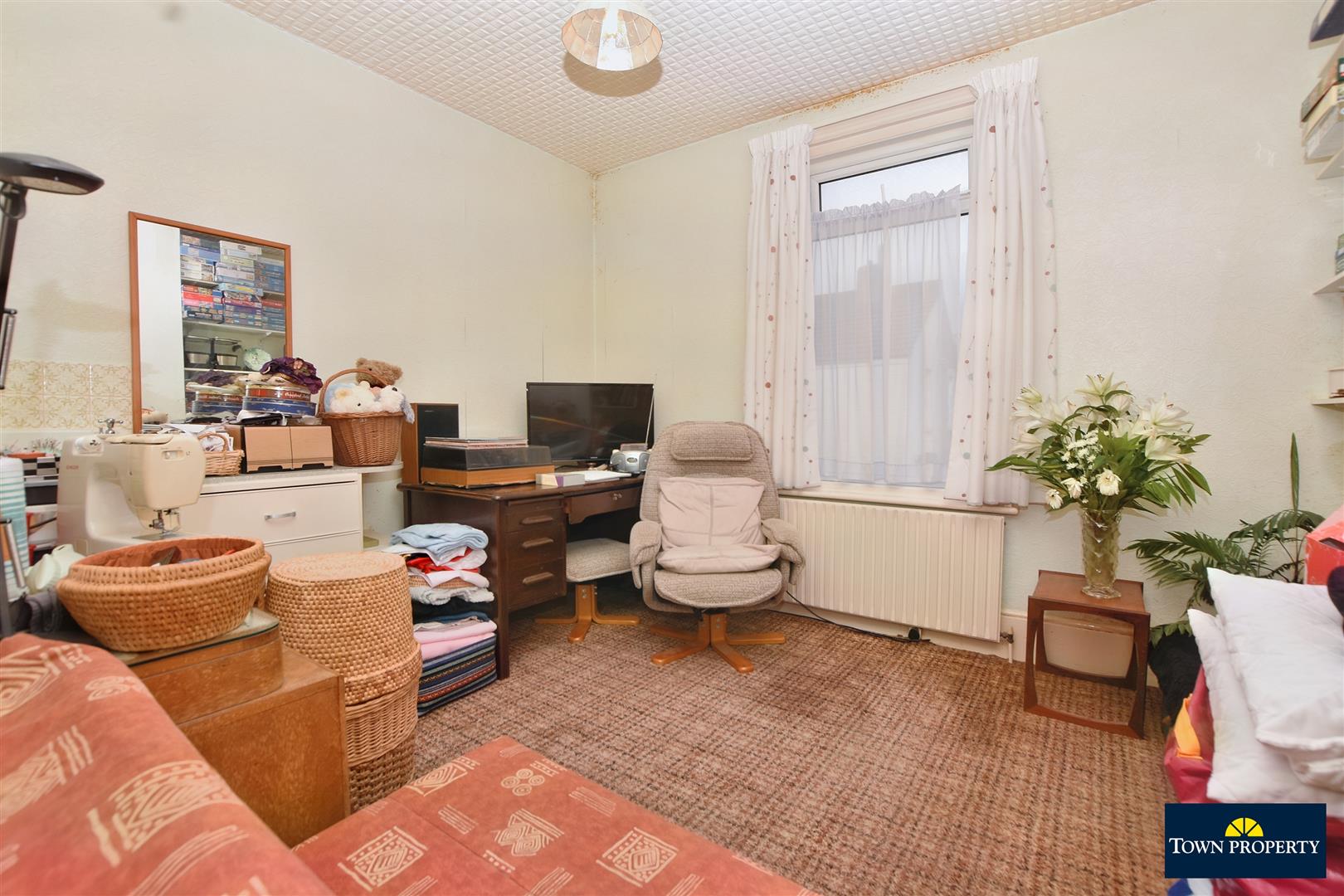 Property Details for Whitley Road Eastbourne BN22 8NH Town Property